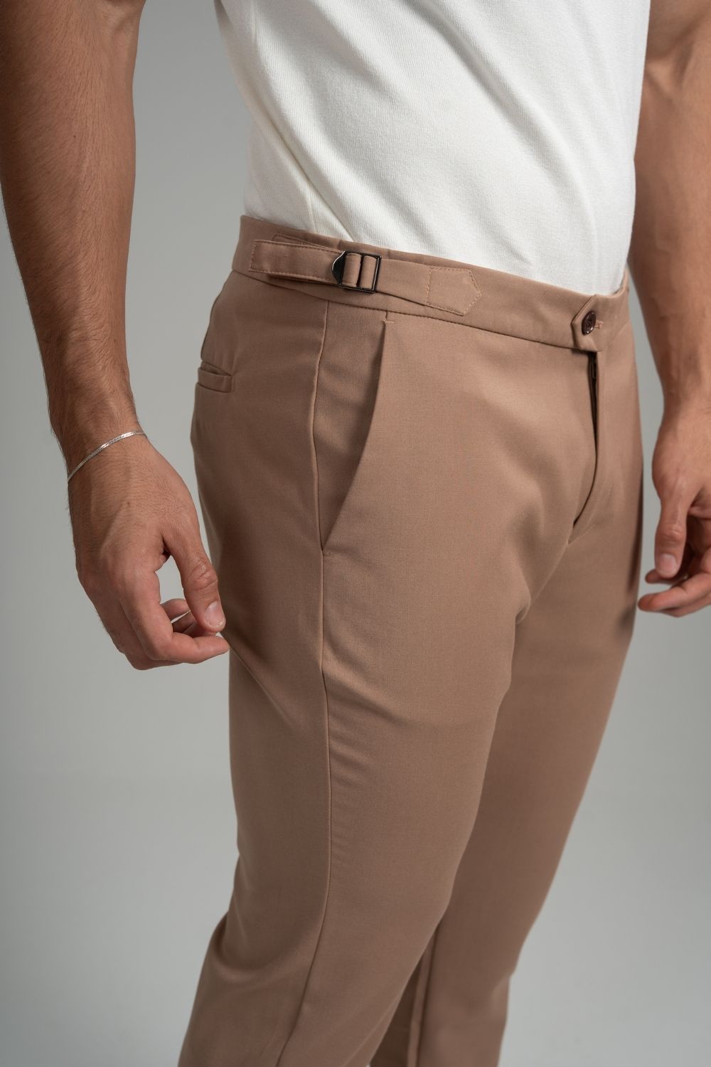 Calça Blaine Alfaiataria Com Ajuste Lateral Marrom - Linha Rich