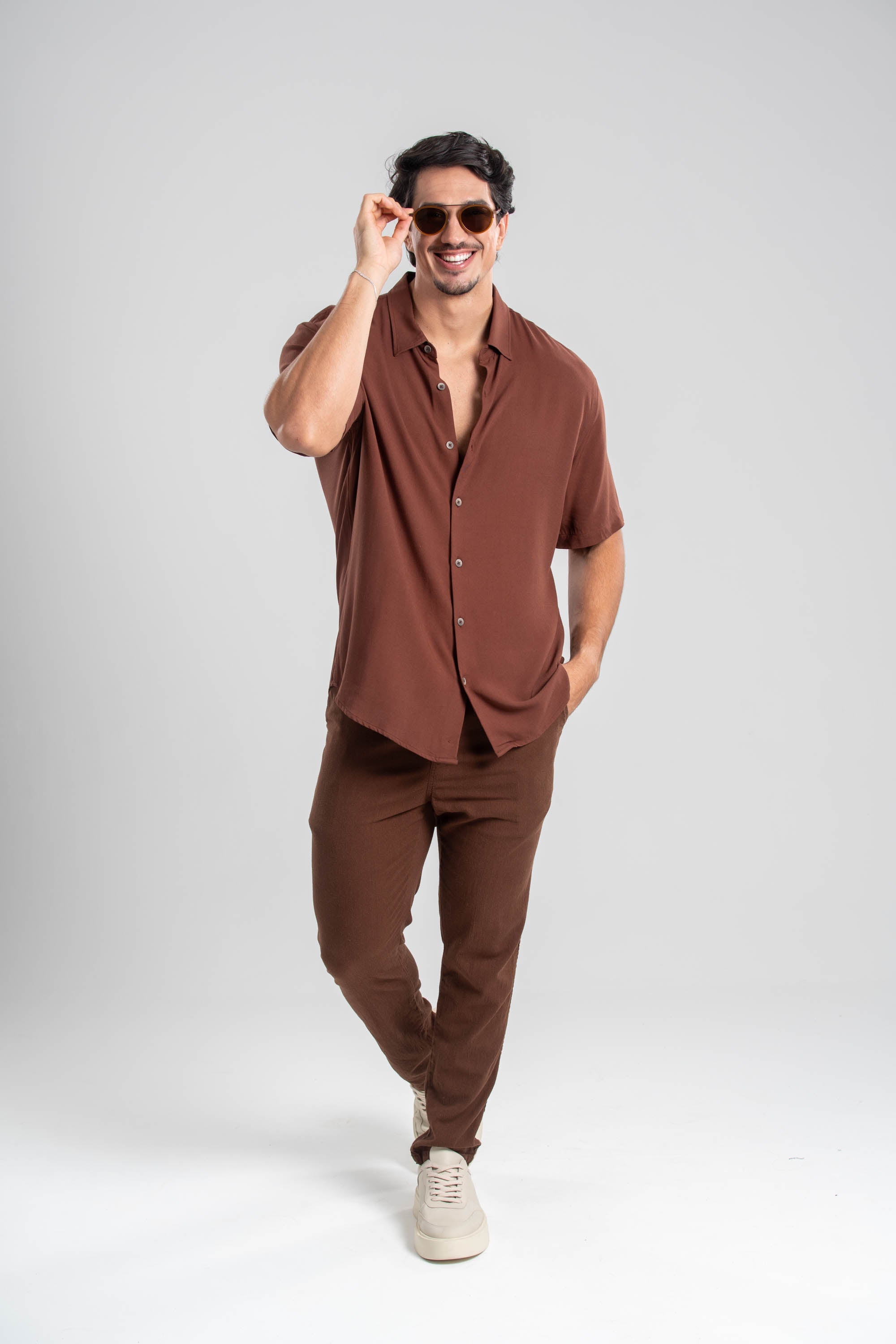 Conjunto - Camisa Easy Vibe Marrom e Calça Resort Marrom